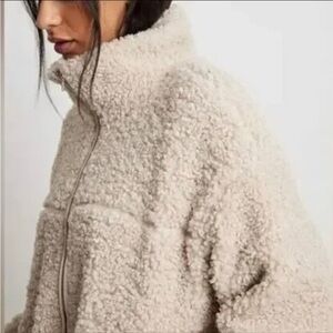 Urban Outfitters Oversized Teddy Fleece Zip Jacket XS Cream Beige
